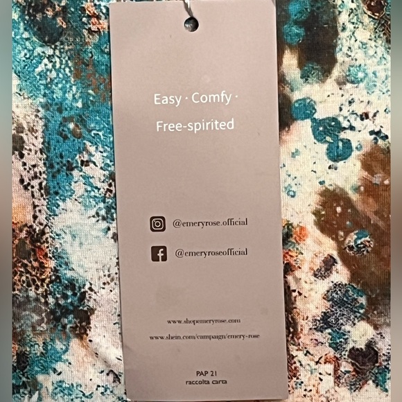 EMERY ROSE brand. Size M. NWT. 95% polyester 5% elastane. - Picture 4 of 4